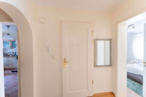1.OG: Wohnungstür