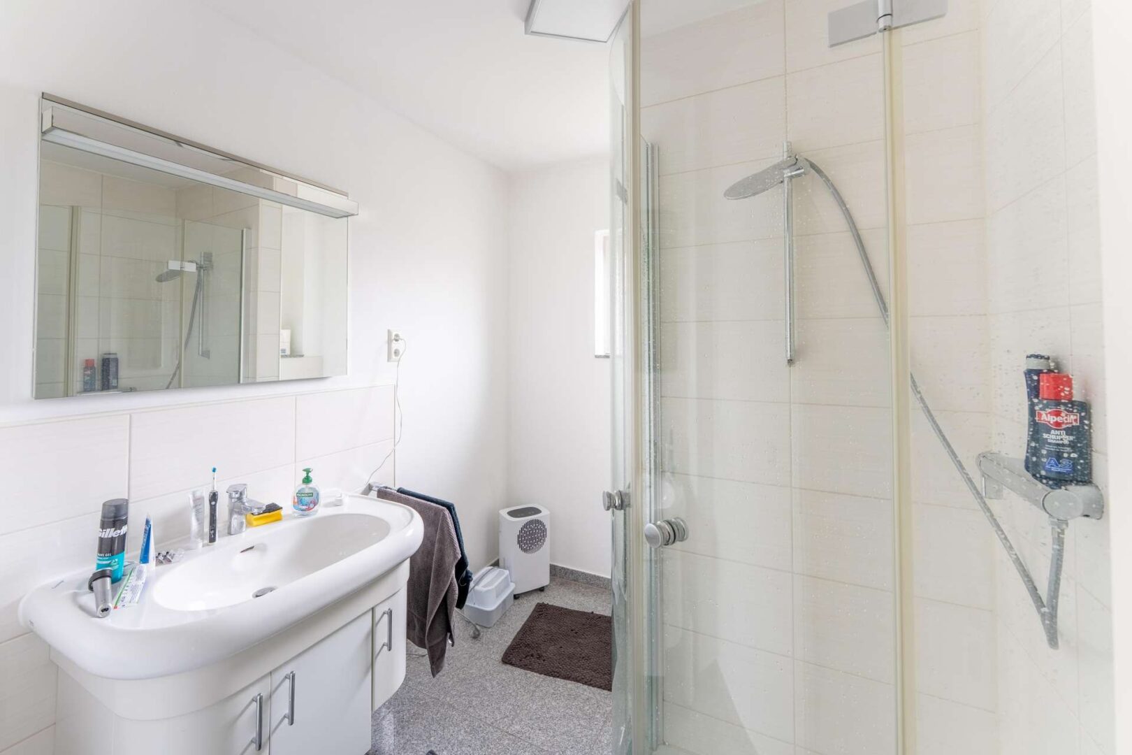 OG rechts: Badezimmer