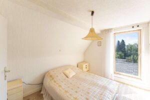 Schlazimmer 1. OG mit Zugang zum Balkon