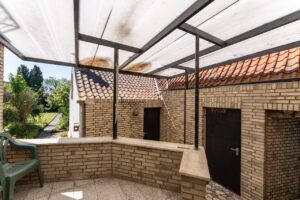 überdachte Terrasse