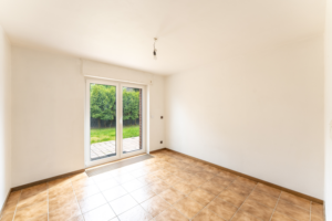 Erdgeschoss Schlafzimmer mit Zugang Terrasse
