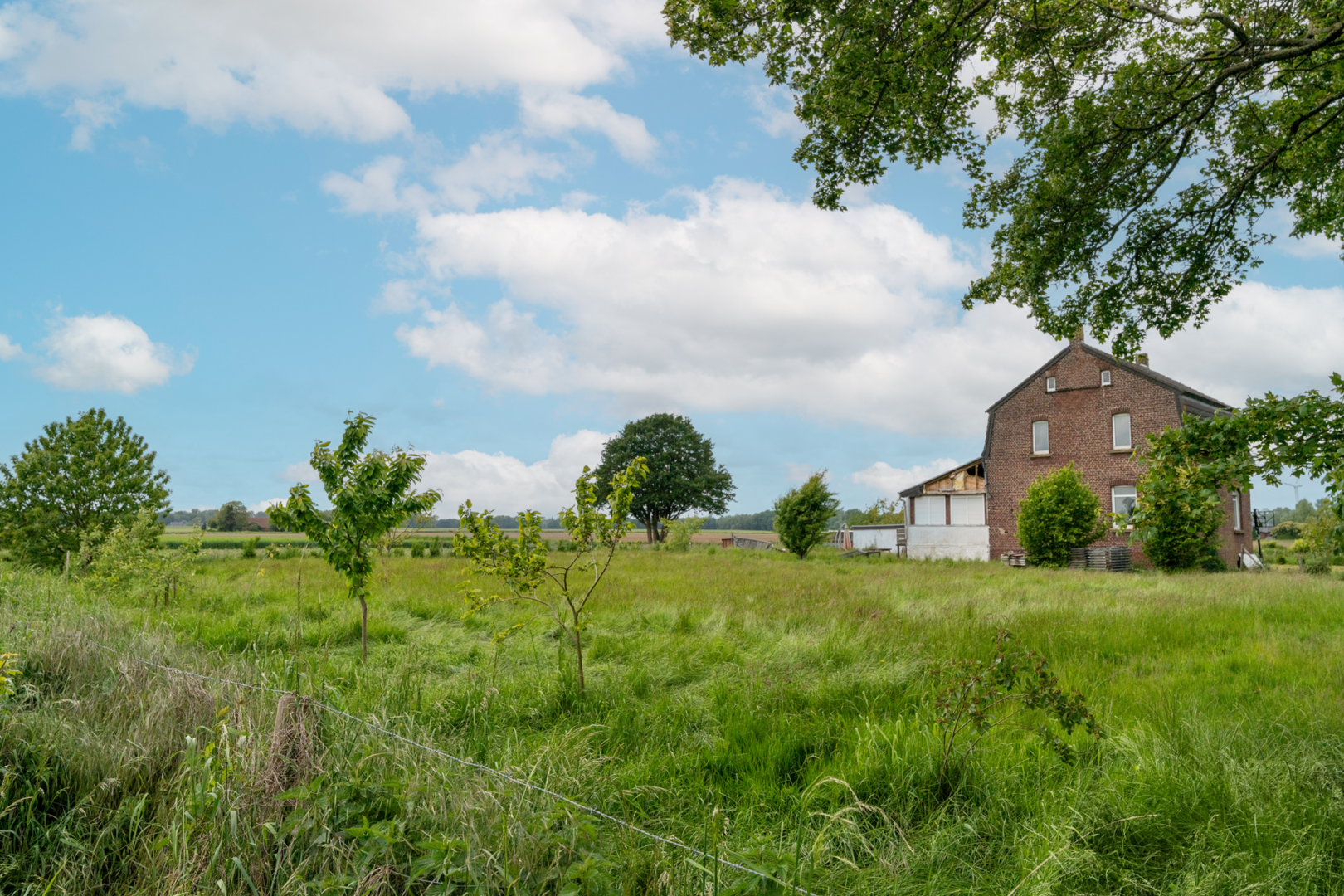 Hausansicht mit Wintergarten